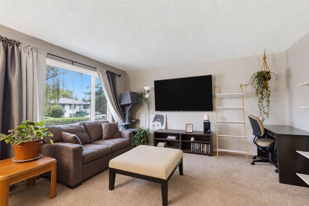 3101 41 Street SW, Calgary — photo 4 of 43