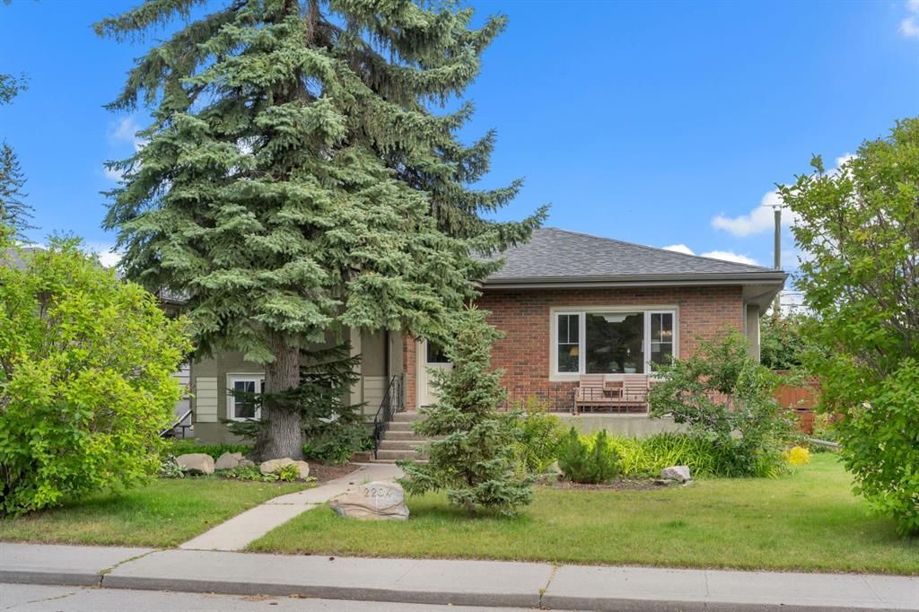 2204 Halifax Crescent NW, Calgary — main listing photo