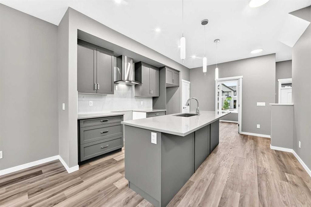 128 Sawgrass Gate NW, Airdrie — photo 4 of 50