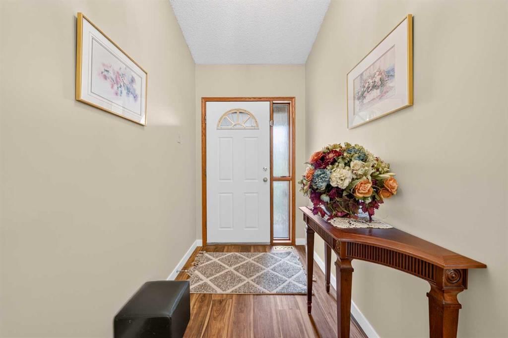 580 Sunmills Drive SE, Calgary — photo 4 of 34