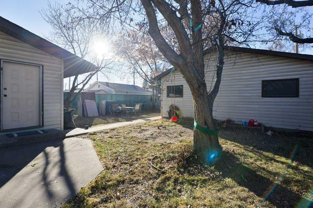 7639 21 Street SE, Calgary — photo 3 of 35