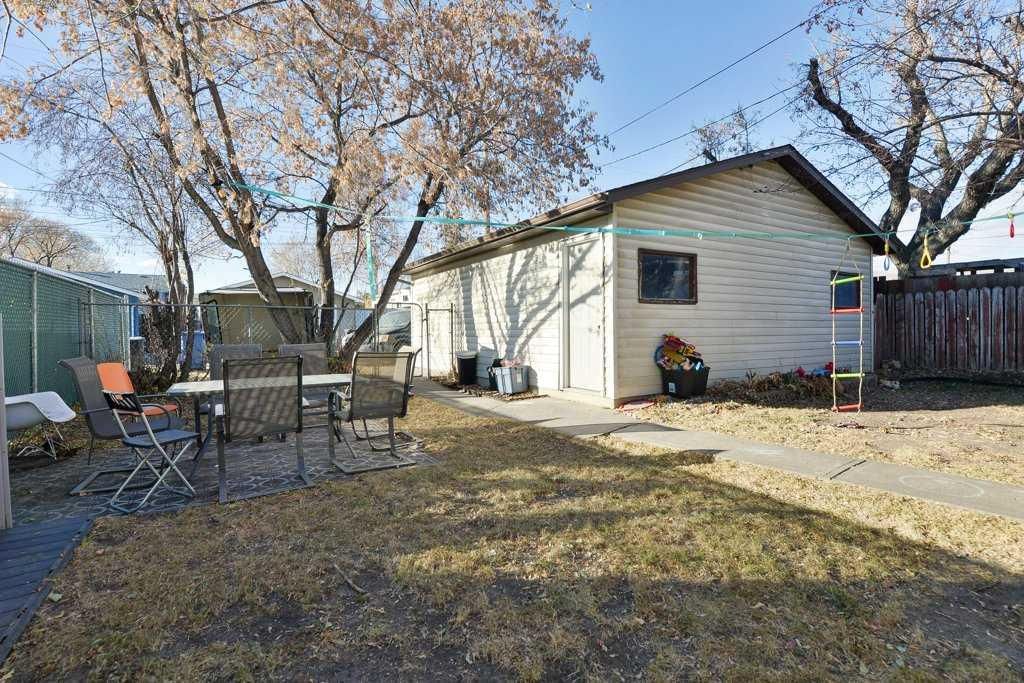 7639 21 Street SE, Calgary — photo 5 of 35