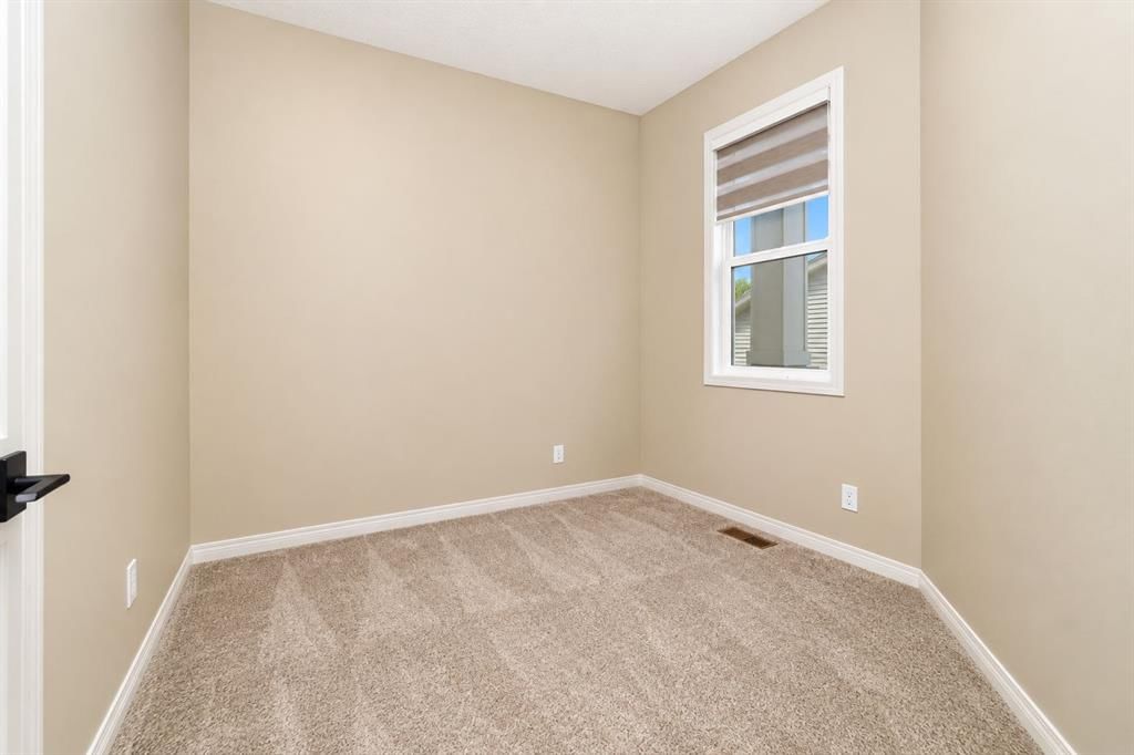 56 Corner Glen Green NE, Calgary — photo 4 of 47