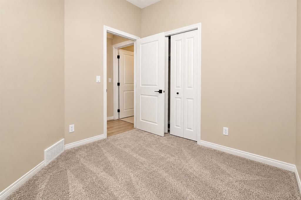 56 Corner Glen Green NE, Calgary — photo 5 of 47