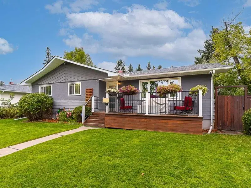 44 Winchester Crescent SW, Calgary — main listing photo
