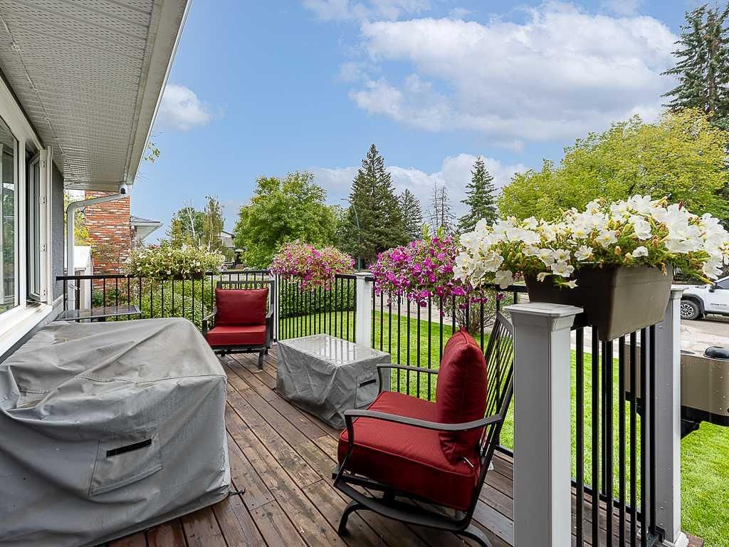 44 Winchester Crescent SW, Calgary — photo 2 of 34