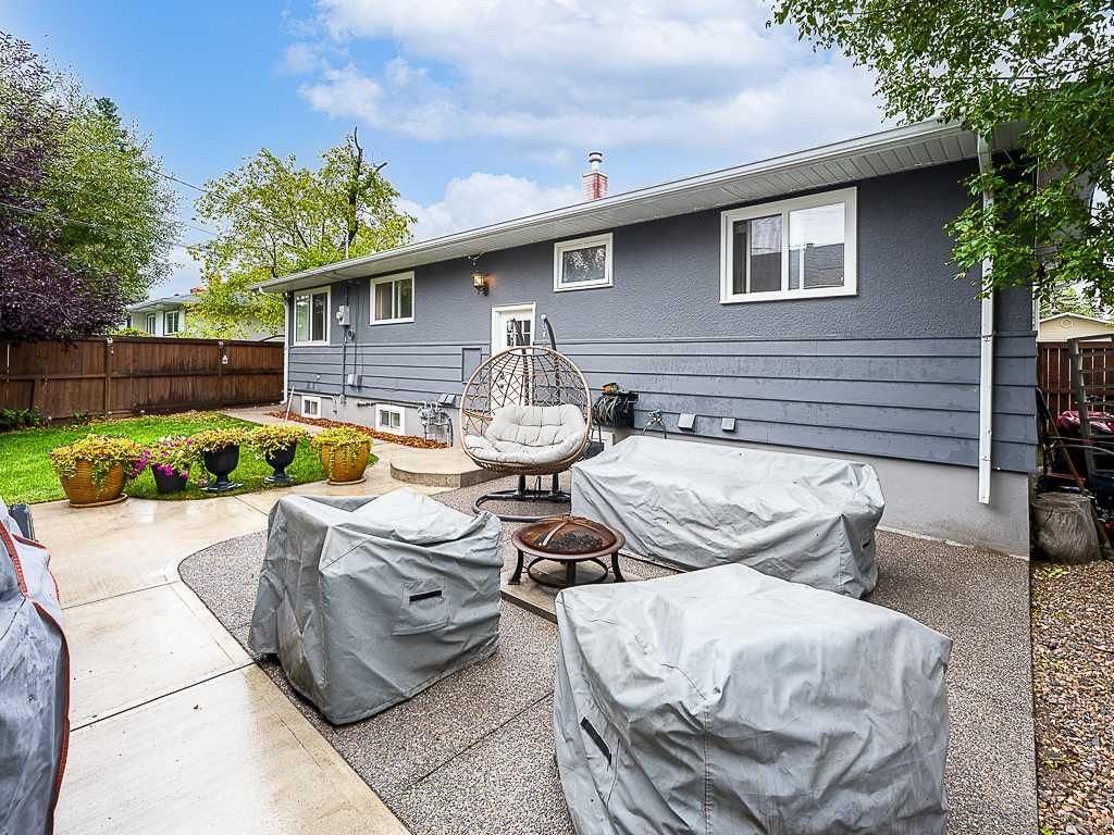 44 Winchester Crescent SW, Calgary — photo 3 of 34