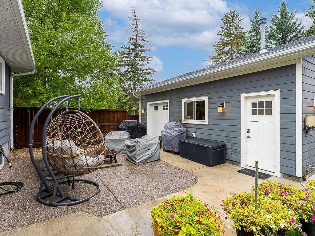 44 Winchester Crescent SW, Calgary — photo 4 of 34