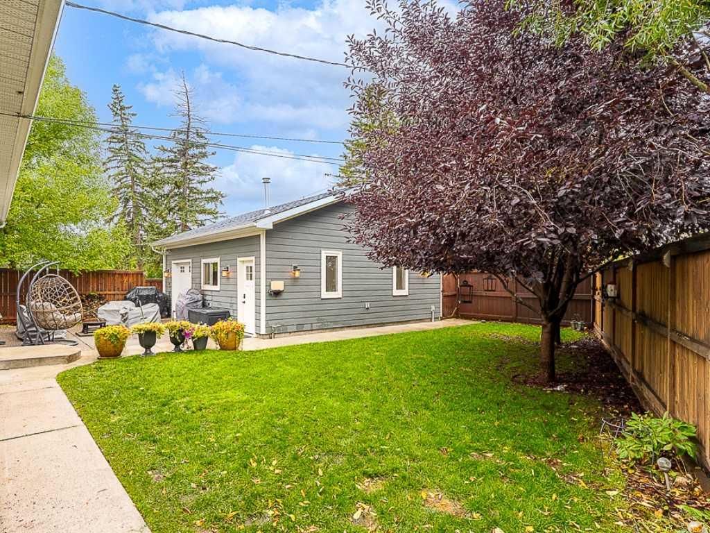 44 Winchester Crescent SW, Calgary — photo 5 of 34