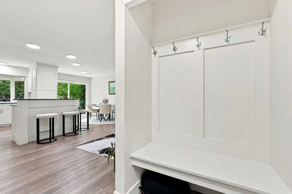 137 Lissington Drive SW, Calgary — photo 4 of 50