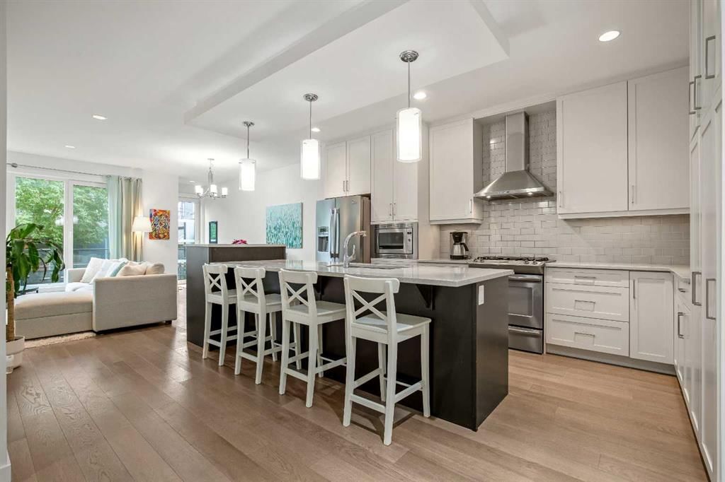 3334 42 Street SW, Calgary — photo 4 of 28