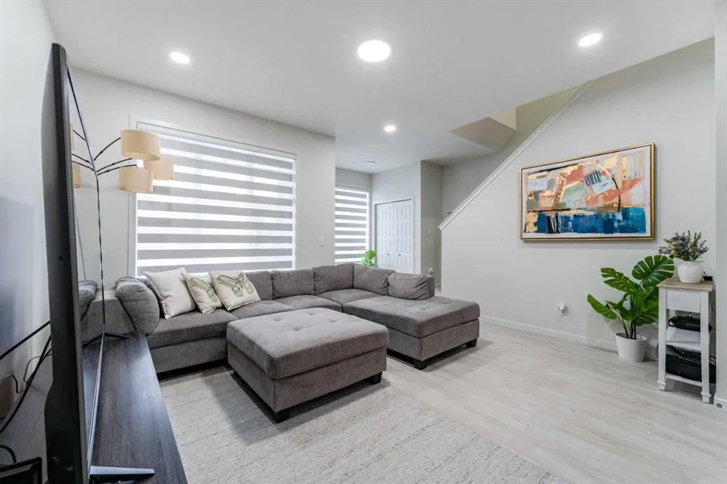 172 Belmont Green SW, Calgary — photo 5 of 48