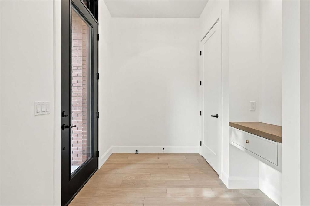 707A 33 Street NW, Calgary — photo 2 of 50