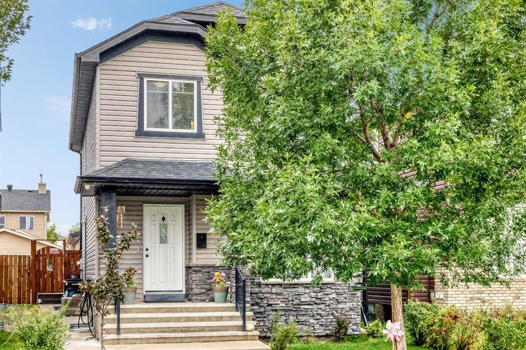 303 Saddlebrook Circle NE, Calgary — main listing photo