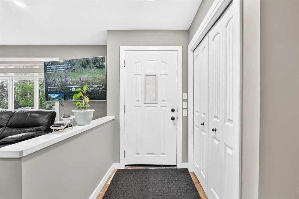 303 Saddlebrook Circle NE, Calgary — photo 4 of 50