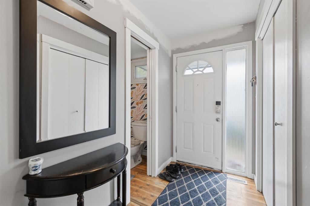 3103 41 Street SW, Calgary — photo 4 of 39
