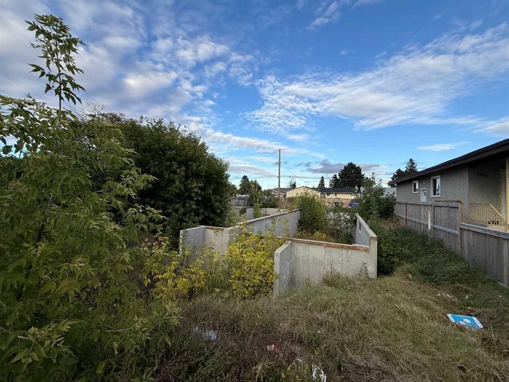 2006 42 Street SE, Calgary — photo 2 of 2