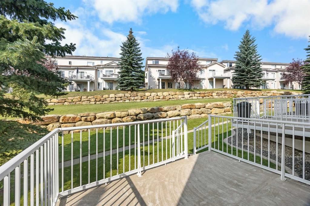 36 Hamptons Link NW, Calgary — photo 3 of 38
