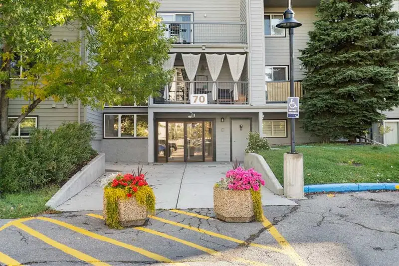 2136, 70 Glamis Drive SW, Calgary — photo 2 of 23