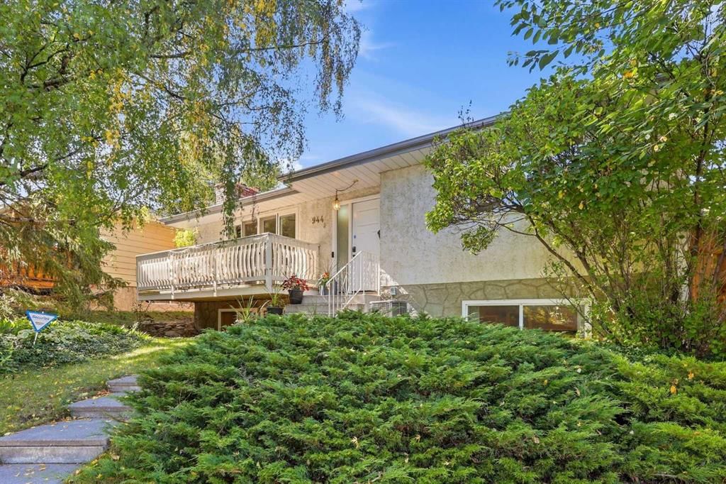 944 Canna Crescent SW, Calgary — main listing photo