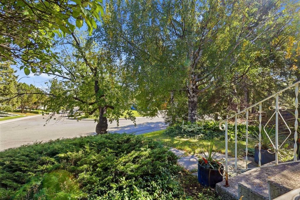 944 Canna Crescent SW, Calgary — photo 3 of 43