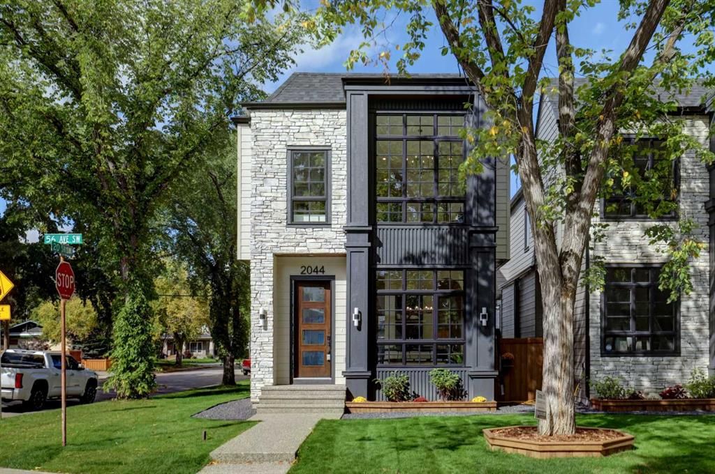 2044 56 Avenue SW, Calgary — main listing photo