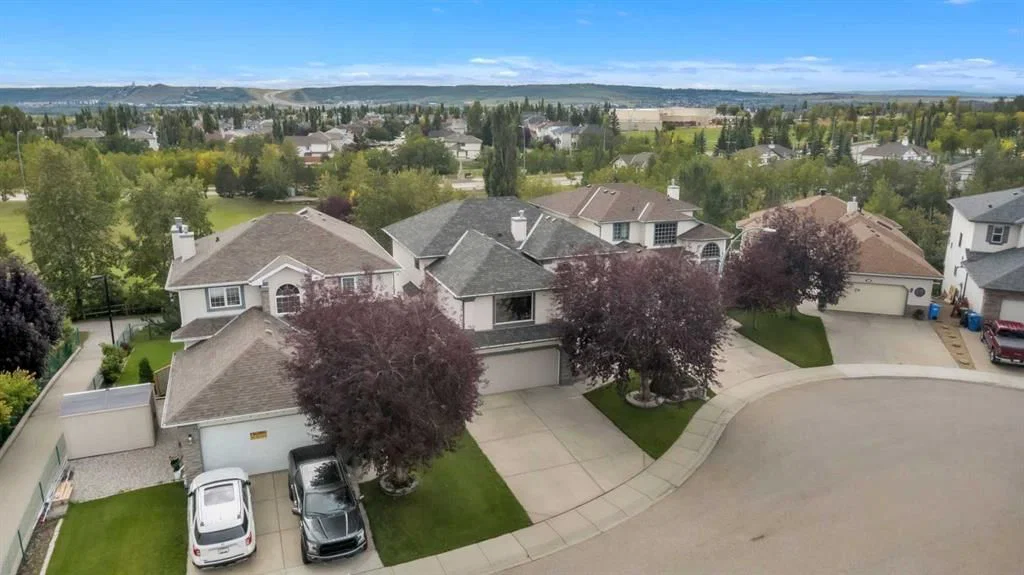 7 Tuscarora Point NW, Calgary — main listing photo