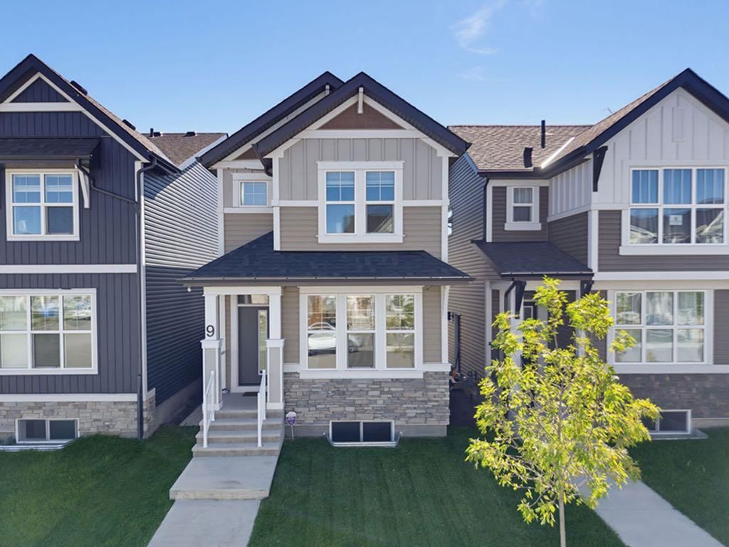 9 Amblefield Passage NW, Calgary — photo 2 of 42