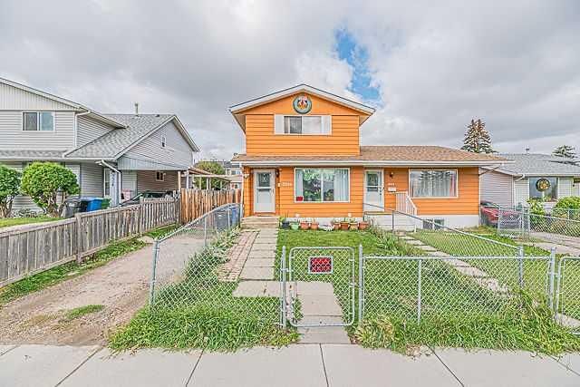 3326 Radcliffe Drive SE, Calgary — main listing photo