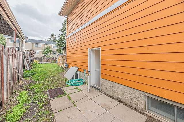 3326 Radcliffe Drive SE, Calgary — photo 4 of 39