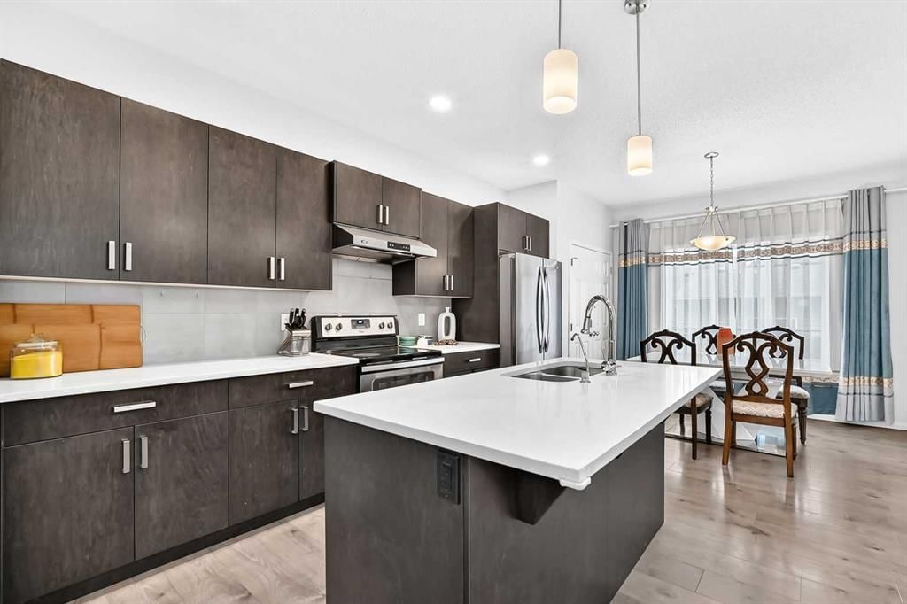 246 Walgrove Terrace SE, Calgary — photo 3 of 35
