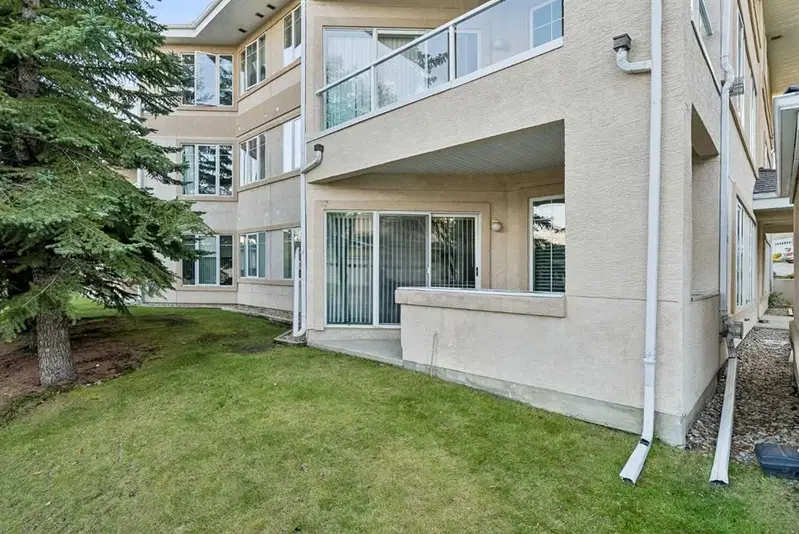 102, 108 Edgeridge Terrace NW, Calgary — photo 3 of 22