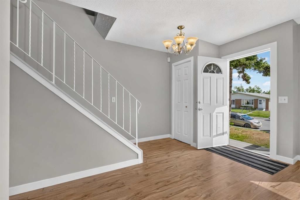 207 Penworth Drive SE, Calgary — photo 3 of 41