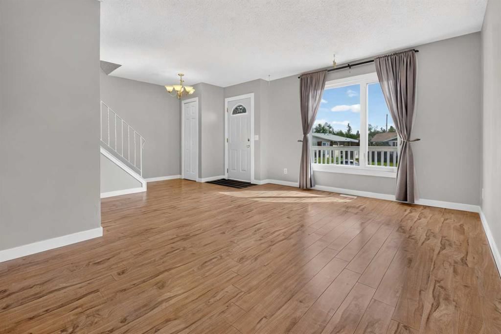 207 Penworth Drive SE, Calgary — photo 4 of 41