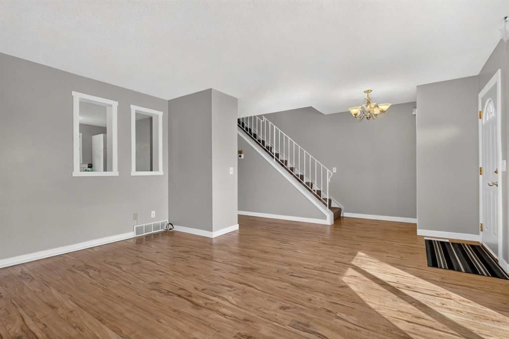 207 Penworth Drive SE, Calgary — photo 5 of 41