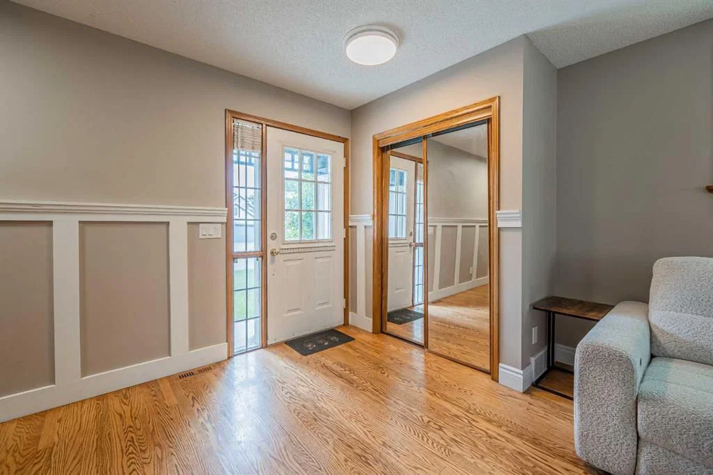 109 Douglas Glen Court SE, Calgary — photo 4 of 47