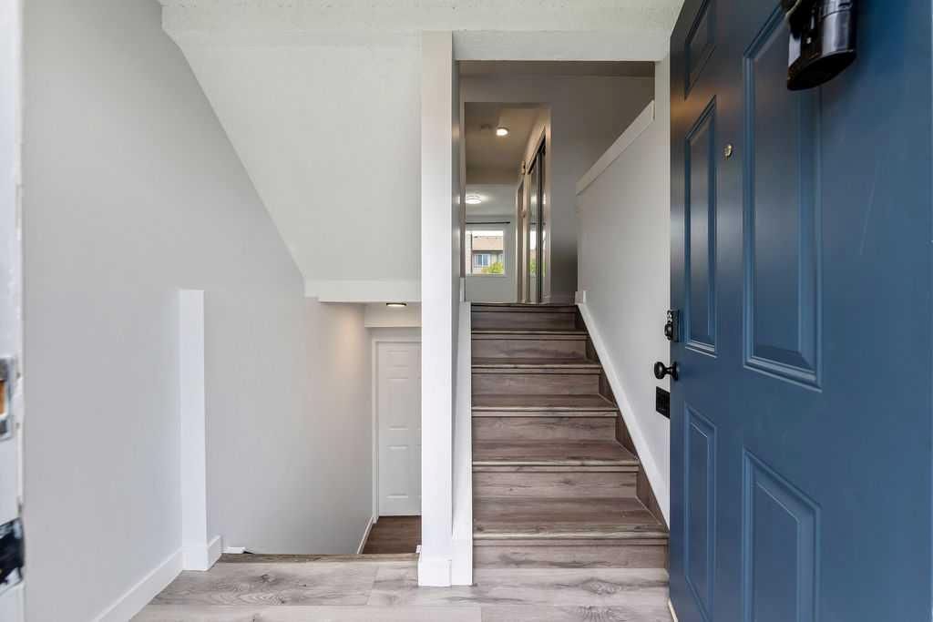 24, 73 Glenbrook Crescent, Cochrane — photo 4 of 38