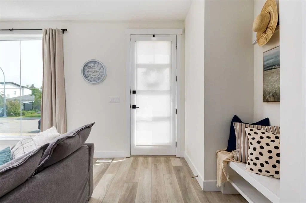 4629 72 Street NW, Calgary — photo 3 of 50