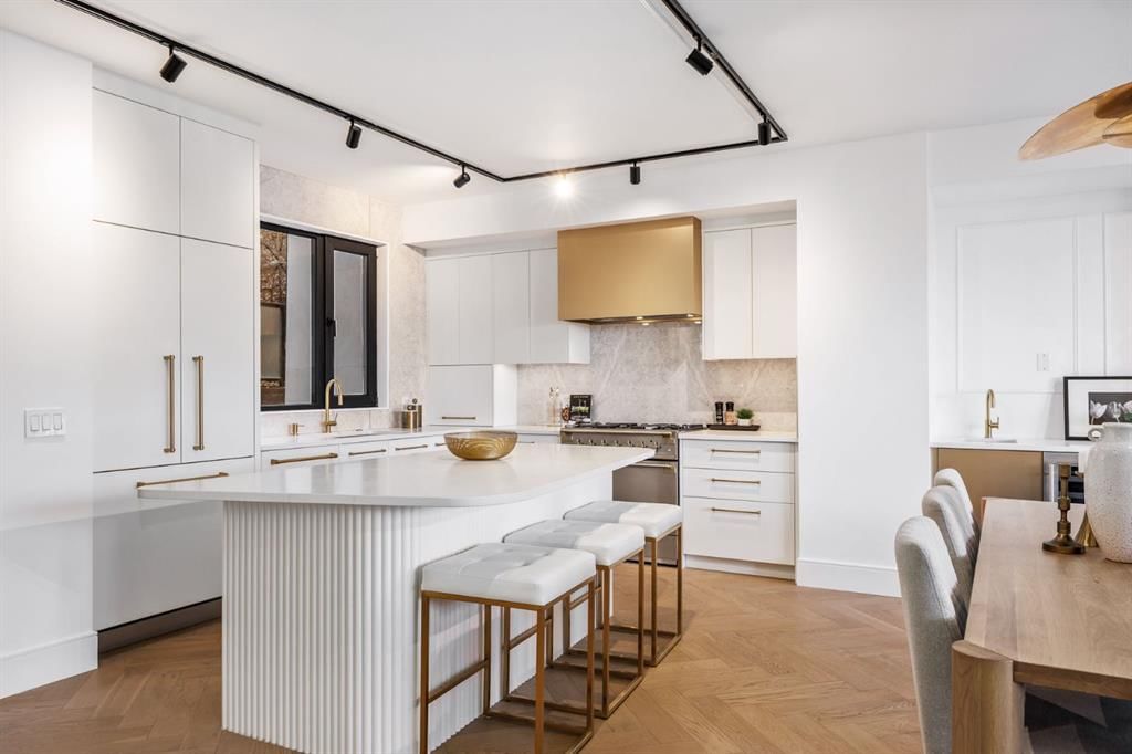 2, 2703 Erlton Street SW, Calgary — photo 4 of 50