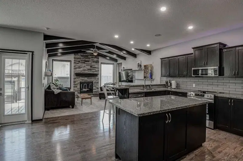 23 Cranberry Circle SE, Calgary — photo 2 of 50