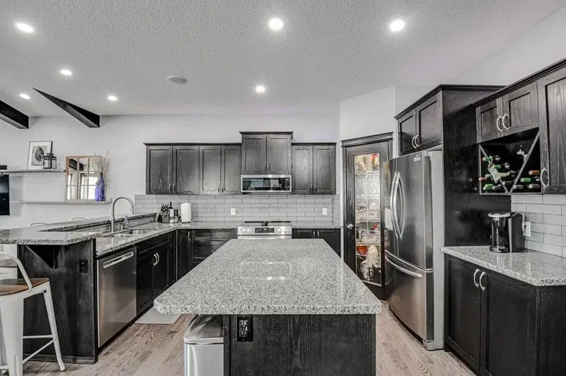 23 Cranberry Circle SE, Calgary — photo 5 of 50