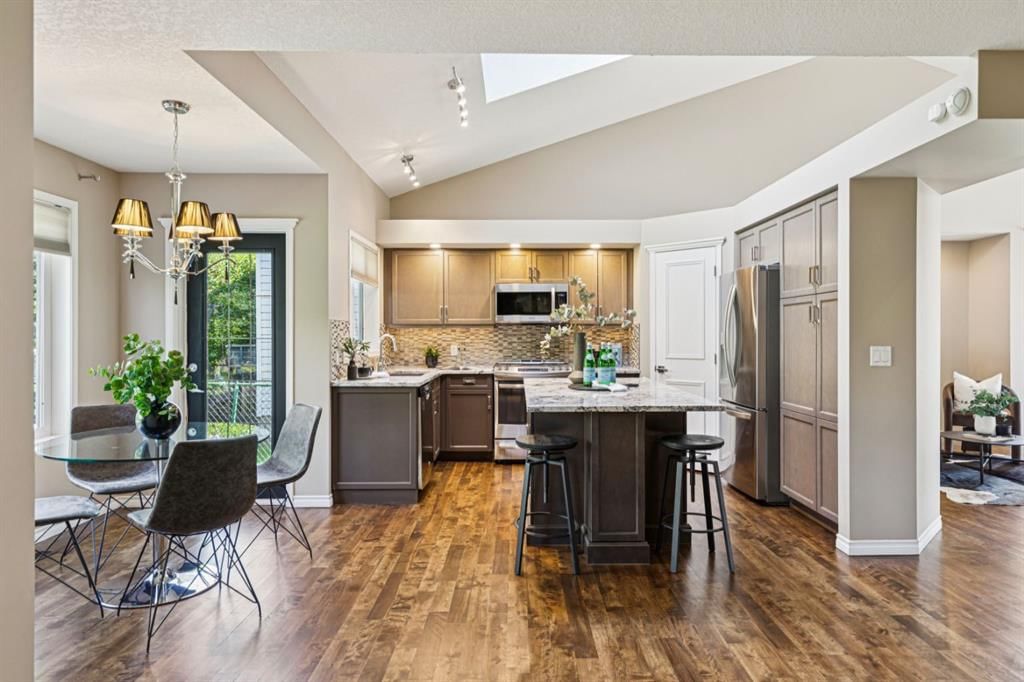 400 Sienna Park Drive SW, Calgary — photo 5 of 32