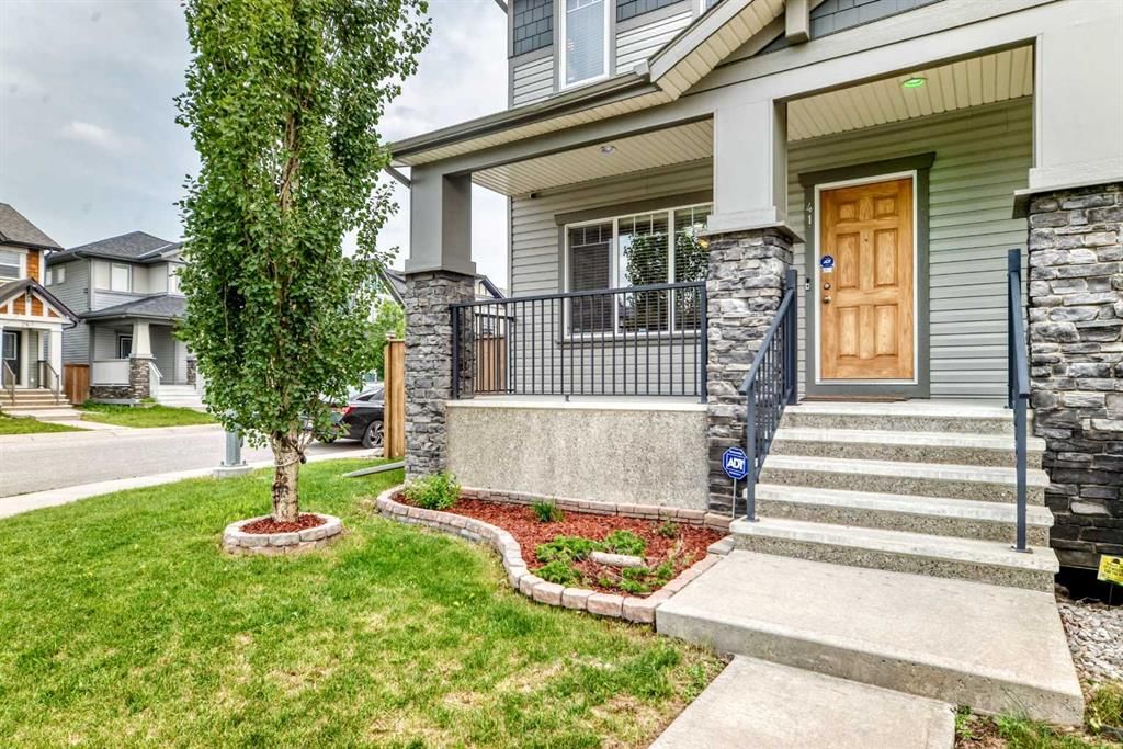 41 Skyview Ranch Manor NE, Calgary — photo 2 of 35