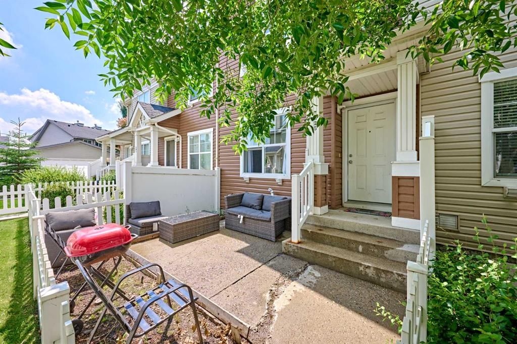 225 ELGIN Gardens SE, Calgary — main listing photo