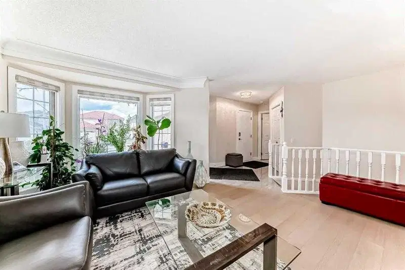 7165 California Boulevard NE, Calgary — photo 2 of 47