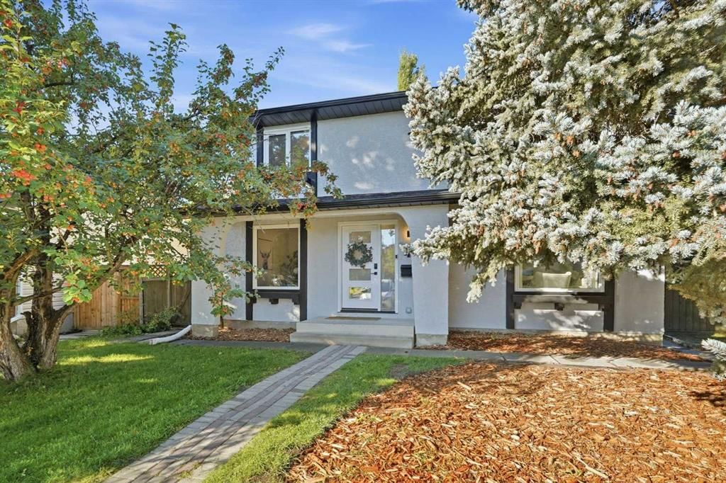 44 Cedarwood Bay SW, Calgary — main listing photo