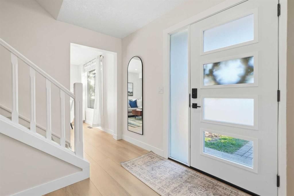 44 Cedarwood Bay SW, Calgary — photo 4 of 43