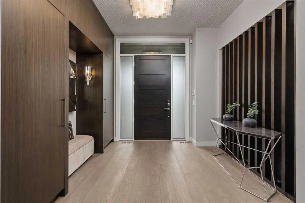 531 47 Avenue SW, Calgary — photo 2 of 50