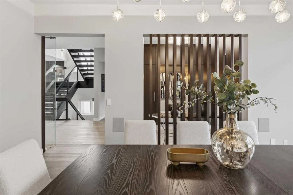 531 47 Avenue SW, Calgary — photo 4 of 50