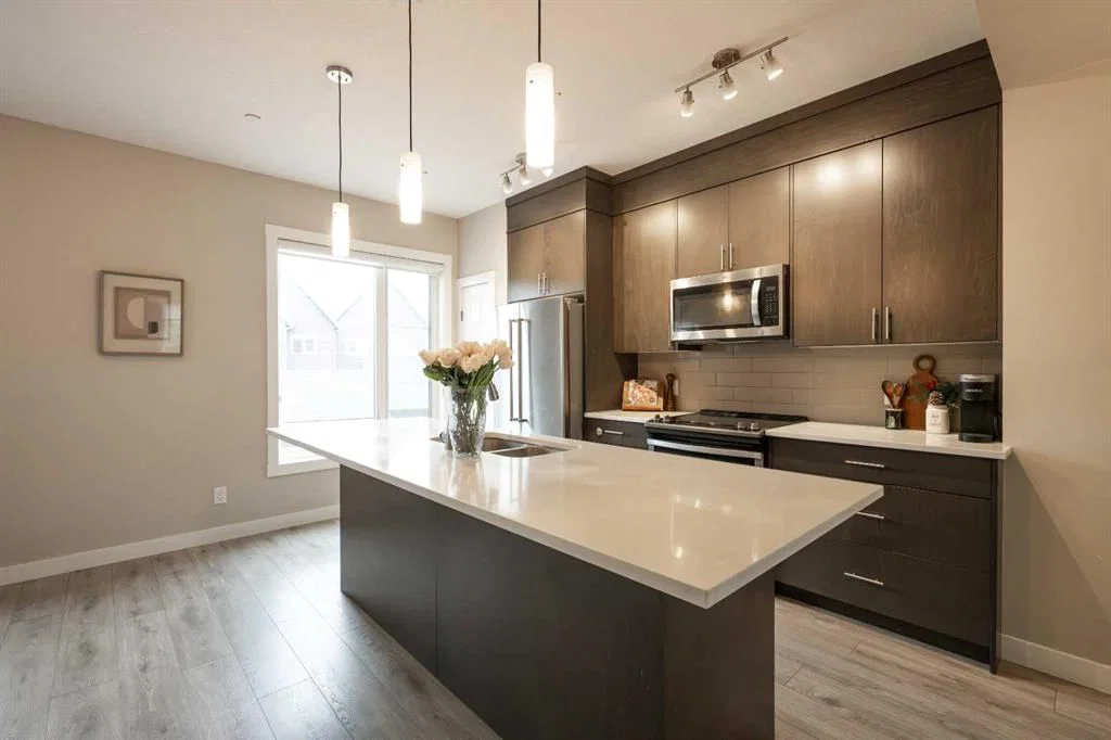 156 Livingston Common NE, Calgary — photo 2 of 41